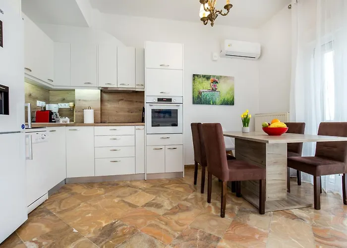 Onarhome Semesterbostad Potos